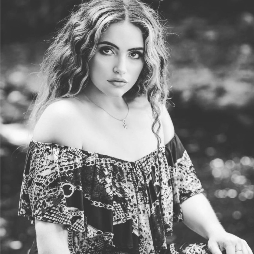 Meet your Posher, Julia